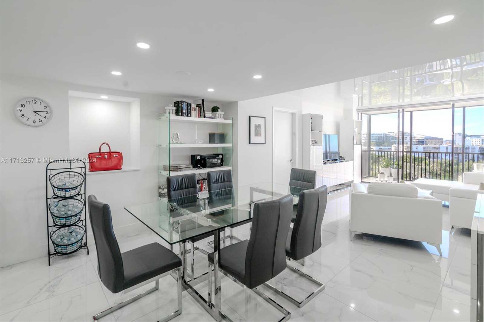 Small Image of 20301 WEST COUNTRY CLUB DR #930, Aventura Number 2
