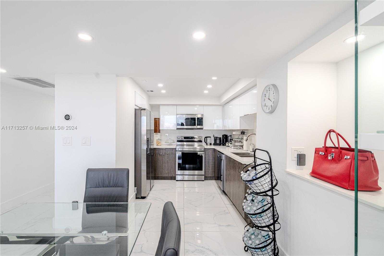 Small Image of 20301 WEST COUNTRY CLUB DR #930, Aventura Number 5