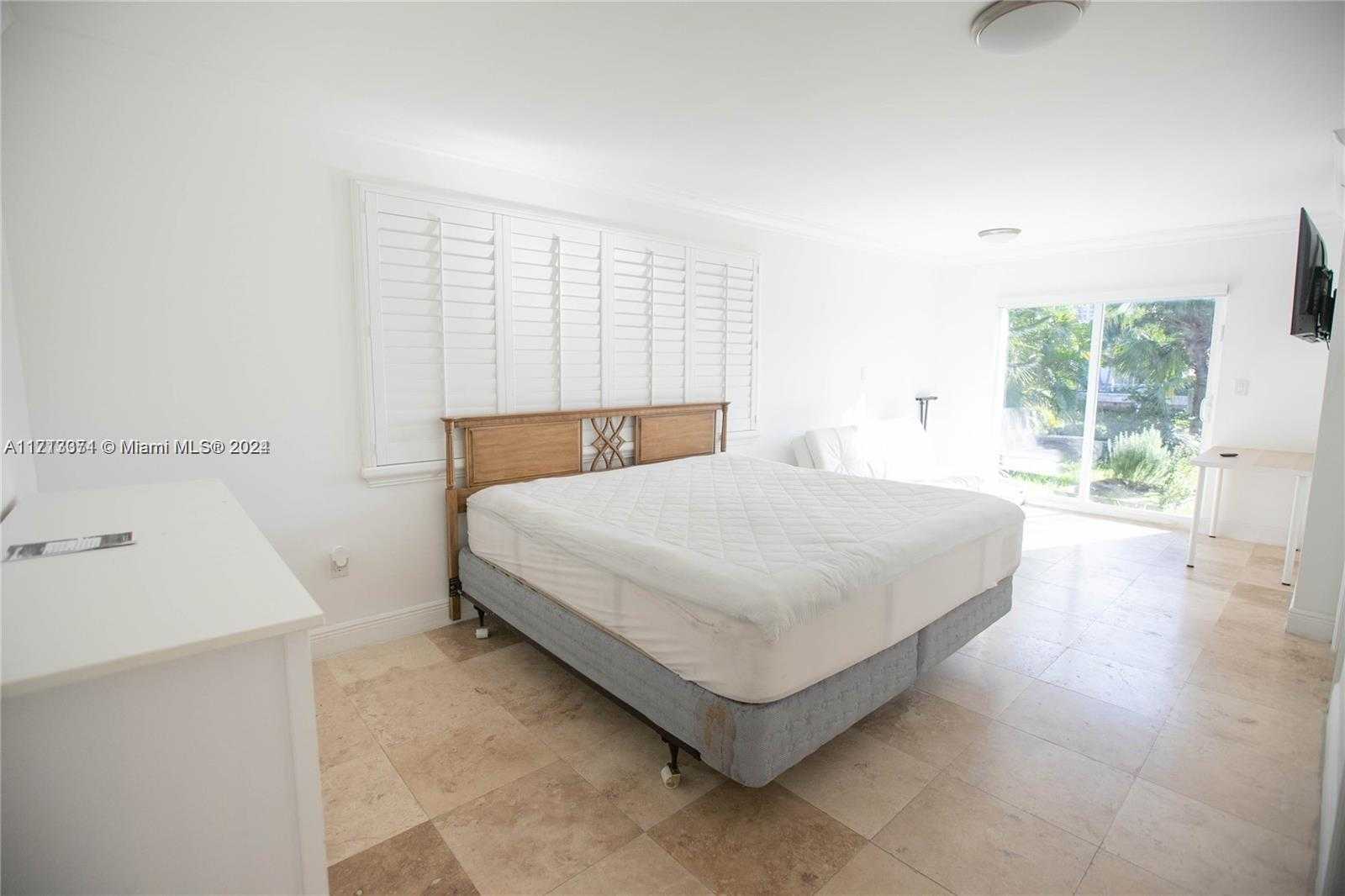 Small Image of 1850 NORTH EAST 118TH RD, North Miami Number 14