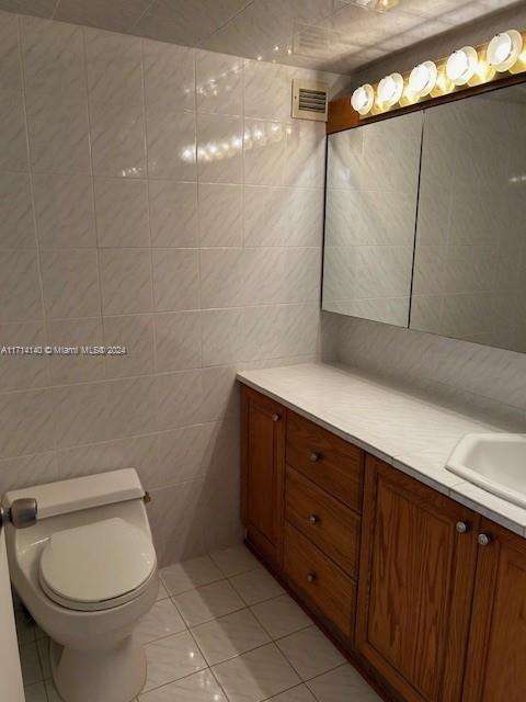 Small Image of 5401 COLLINS AVE #1512, Miami Beach Number 17