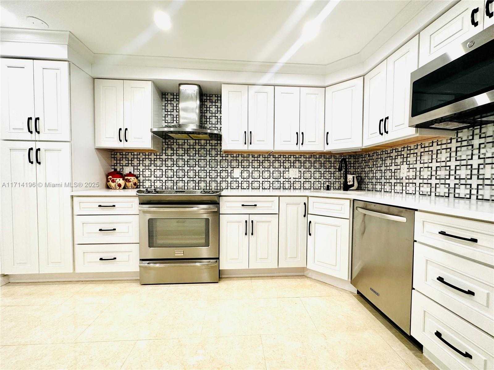 Small Image of 1501 SOUTH OCEAN DR #1105, Hollywood Number 2