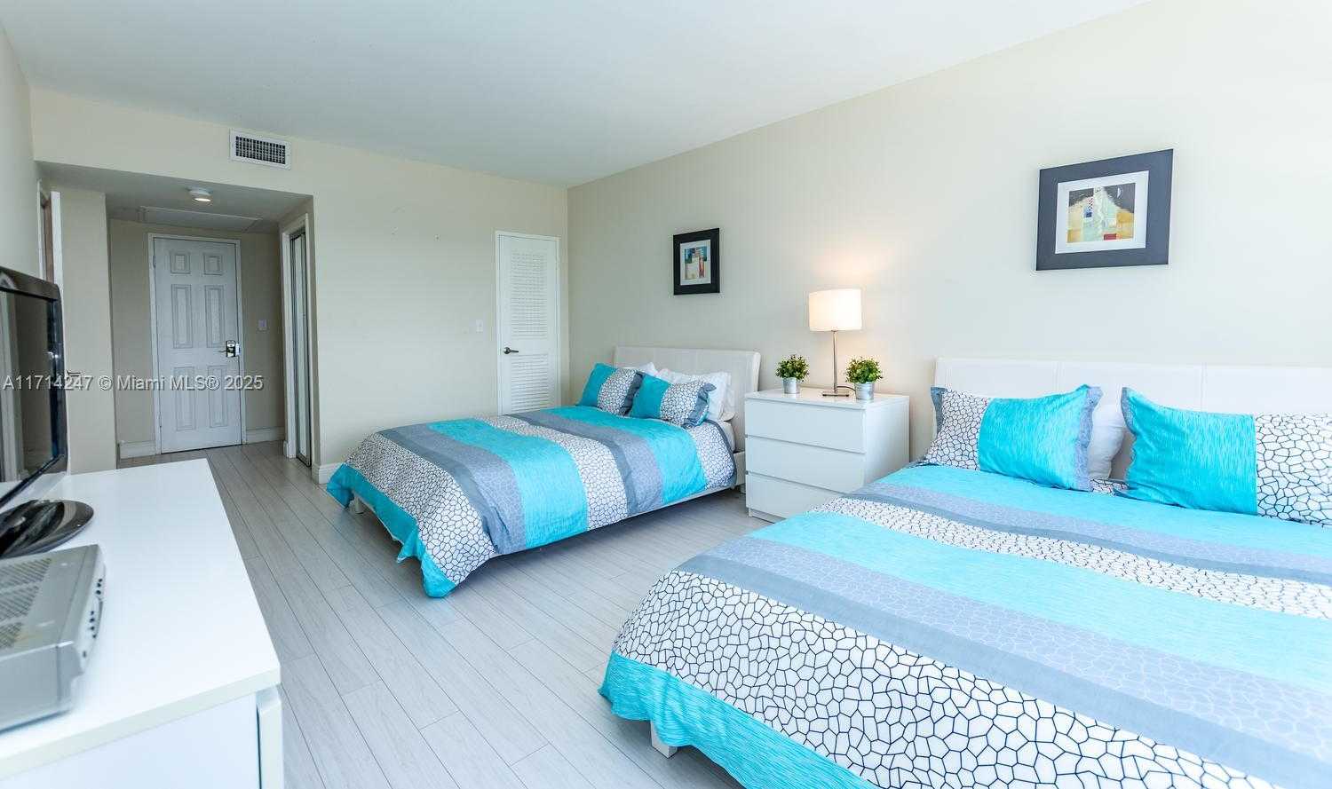 Small Image of 5601 COLLINS AVE #420, Miami Beach Number 13