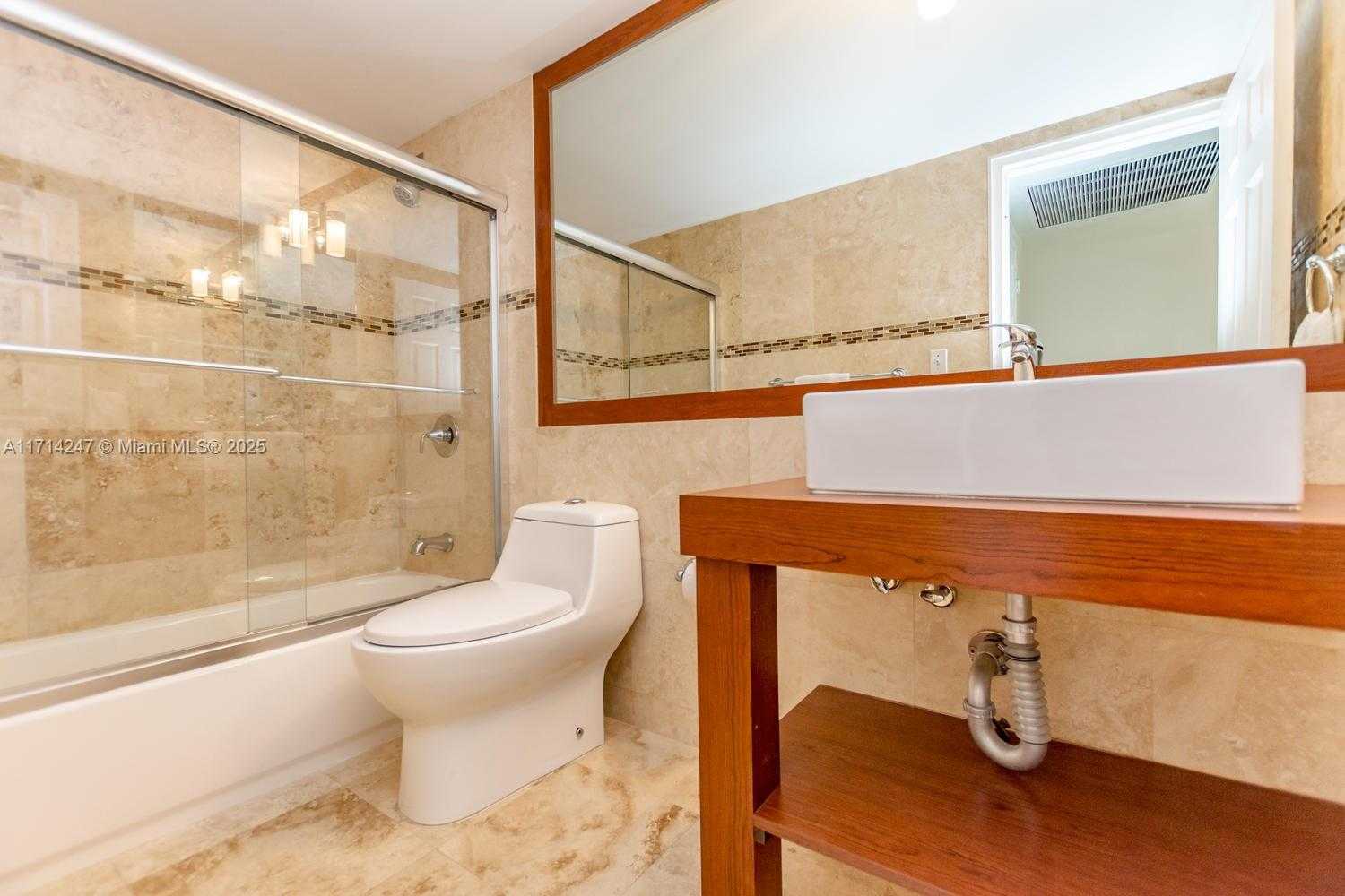 Small Image of 5601 COLLINS AVE #420, Miami Beach Number 19
