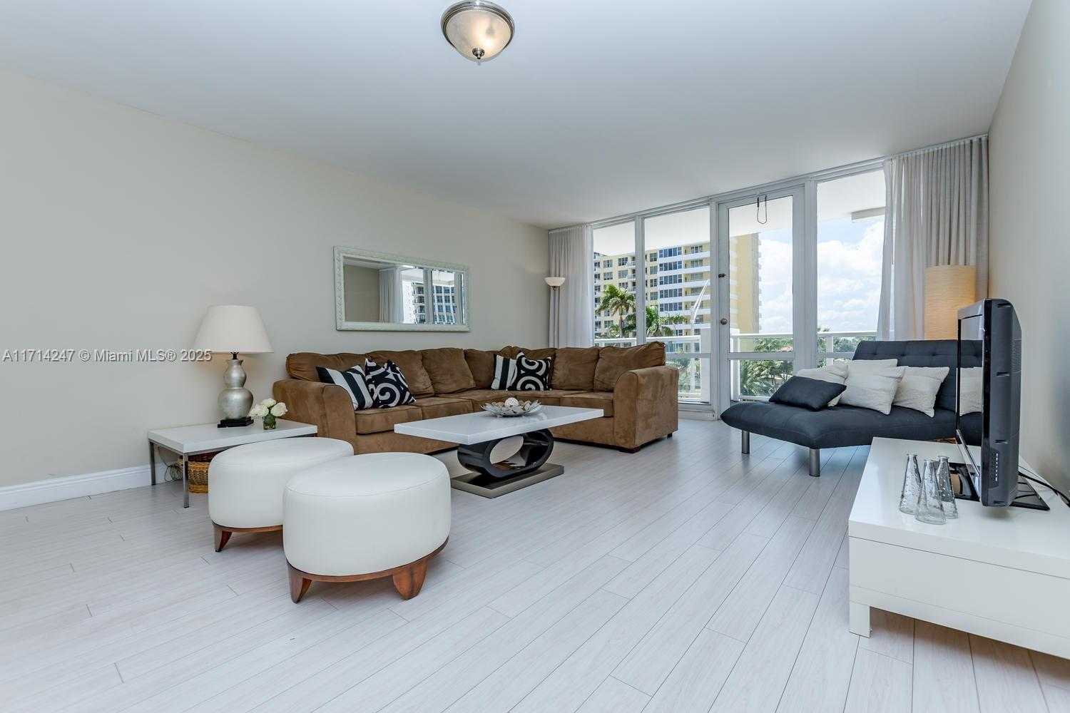 Small Image of 5601 COLLINS AVE #420, Miami Beach Number 2
