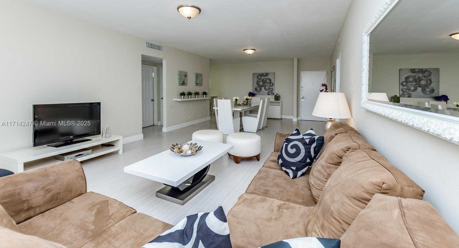 Small Image of 5601 COLLINS AVE #420, Miami Beach Number 3