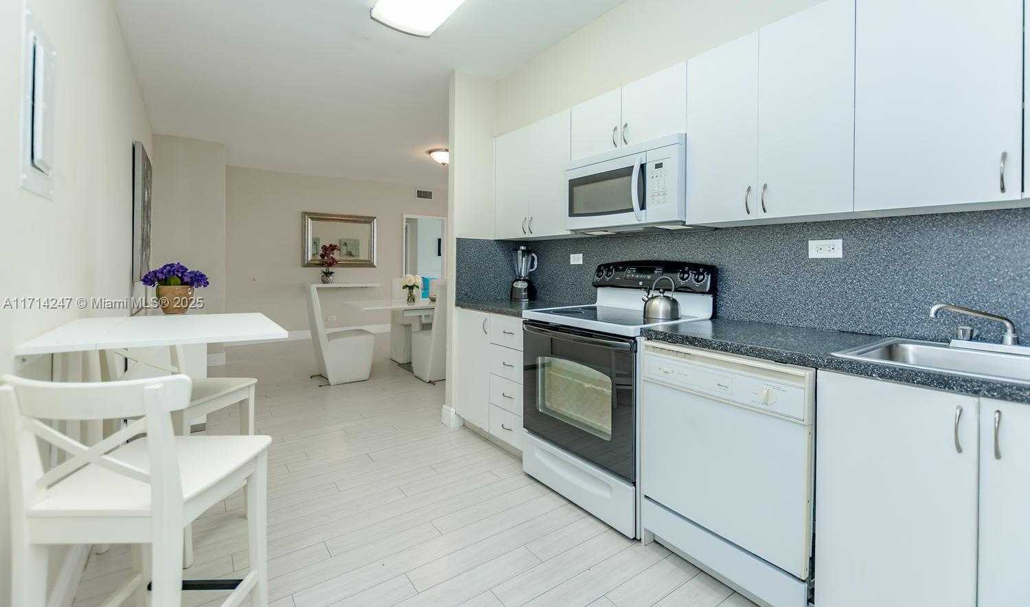 Small Image of 5601 COLLINS AVE #420, Miami Beach Number 9