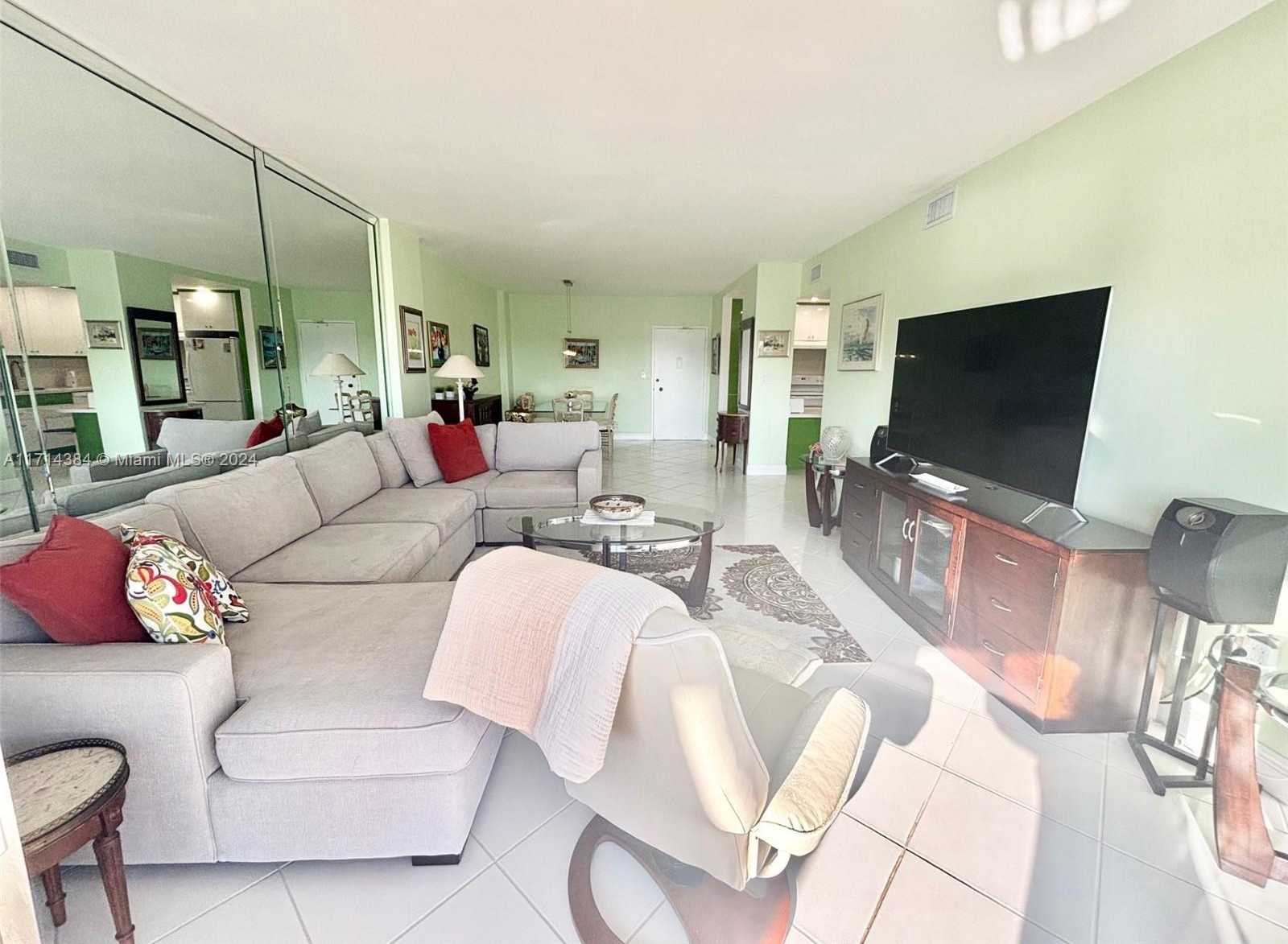 Small Image of 1985 S Ocean Dr, Hallandale Beach, FL 33009, USA Number 9