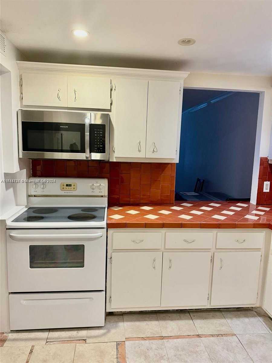 Small Image of 1351 NORTH EAST MIAMI GARDENS DR #1103E, Miami Number 2