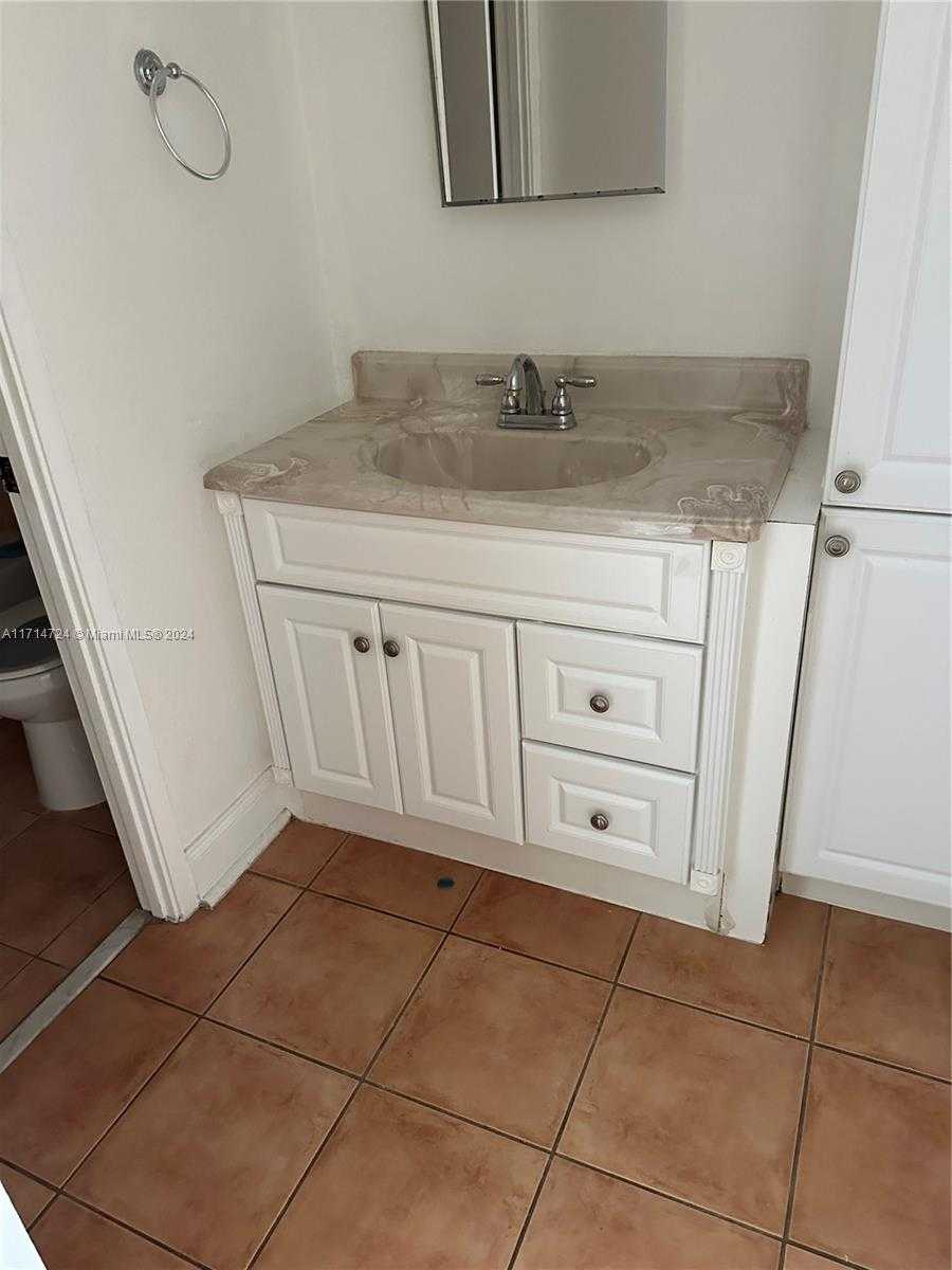 Small Image of 1351 NORTH EAST MIAMI GARDENS DR #1103E, Miami Number 4