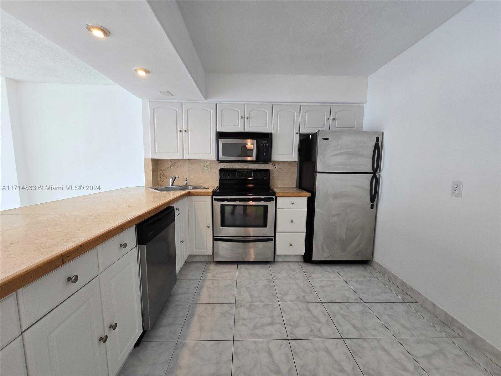 Small Image of 2851 NORTH EAST 183RD ST #1010E, Aventura Number 4