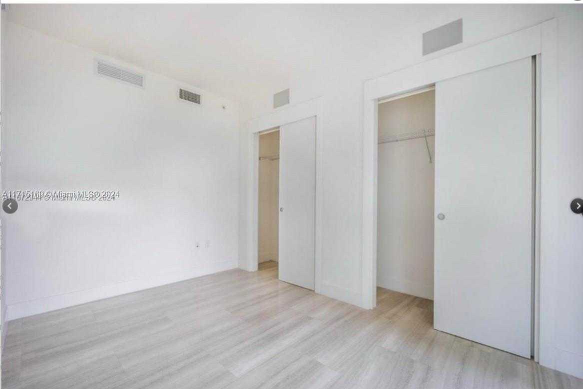 Small Image of 1451 BRICKELL AVE #2305, Miami Number 5