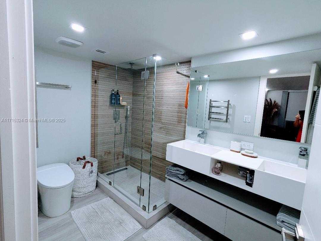 Small Image of 2655 COLLINS AVE #802, Miami Beach Number 13