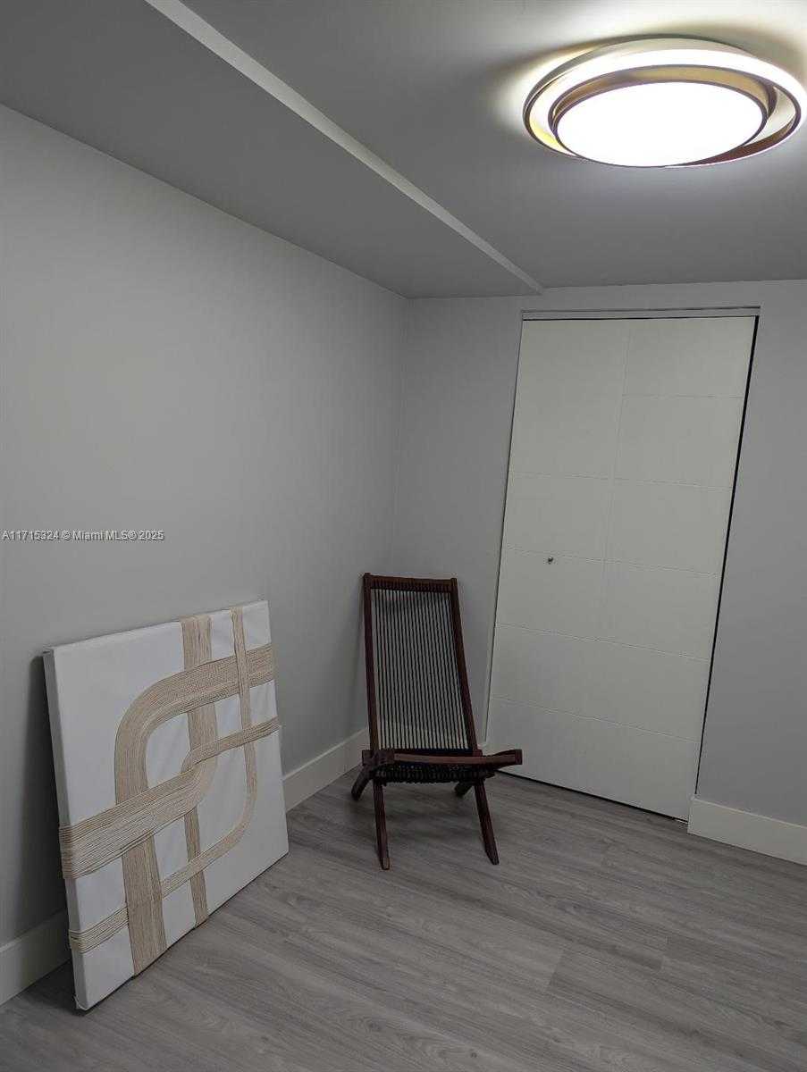 Small Image of 2655 COLLINS AVE #802, Miami Beach Number 18