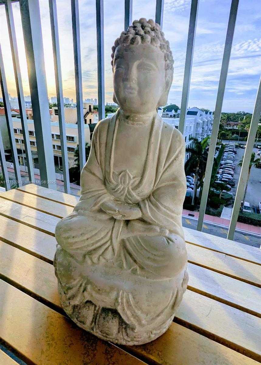 Small Image of 2655 COLLINS AVE #802, Miami Beach Number 19
