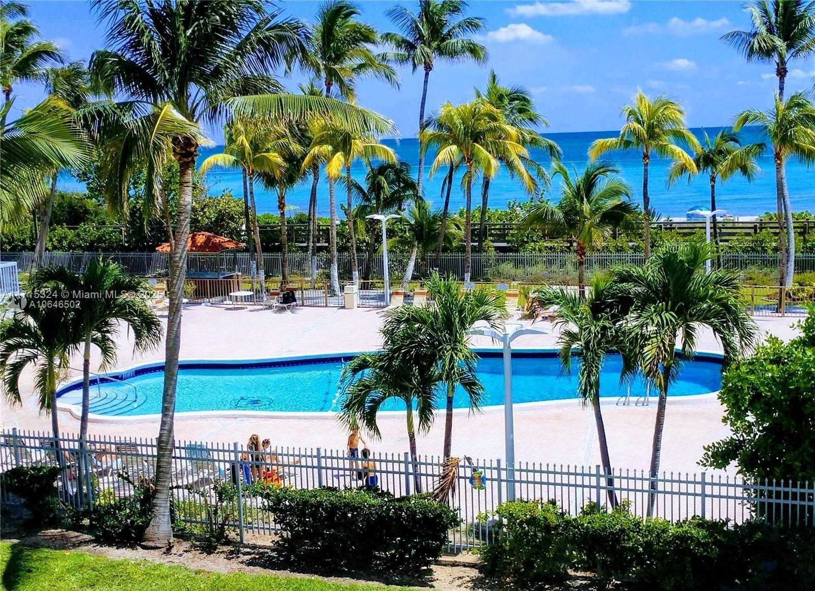 Small Image of 2655 COLLINS AVE #802, Miami Beach Number 2