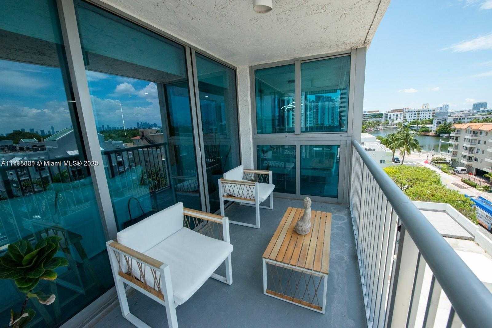 Small Image of 2655 COLLINS AVE #802, Miami Beach Number 20