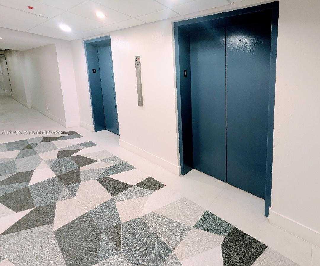 Small Image of 2655 COLLINS AVE #802, Miami Beach Number 23