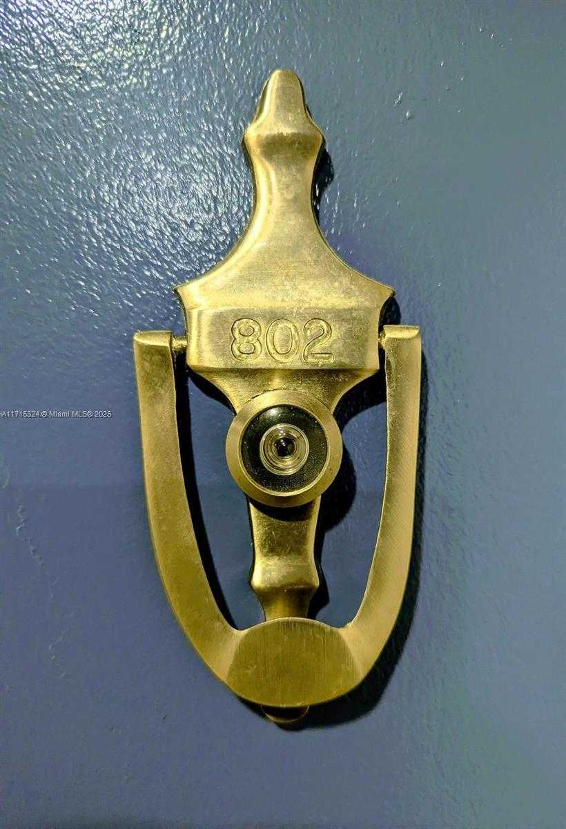 Small Image of 2655 COLLINS AVE #802, Miami Beach Number 34