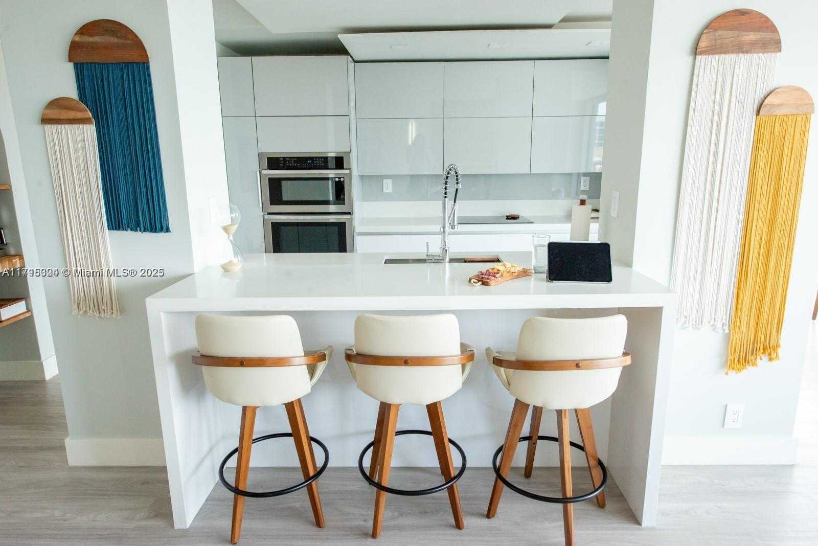 Small Image of 2655 COLLINS AVE #802, Miami Beach Number 4