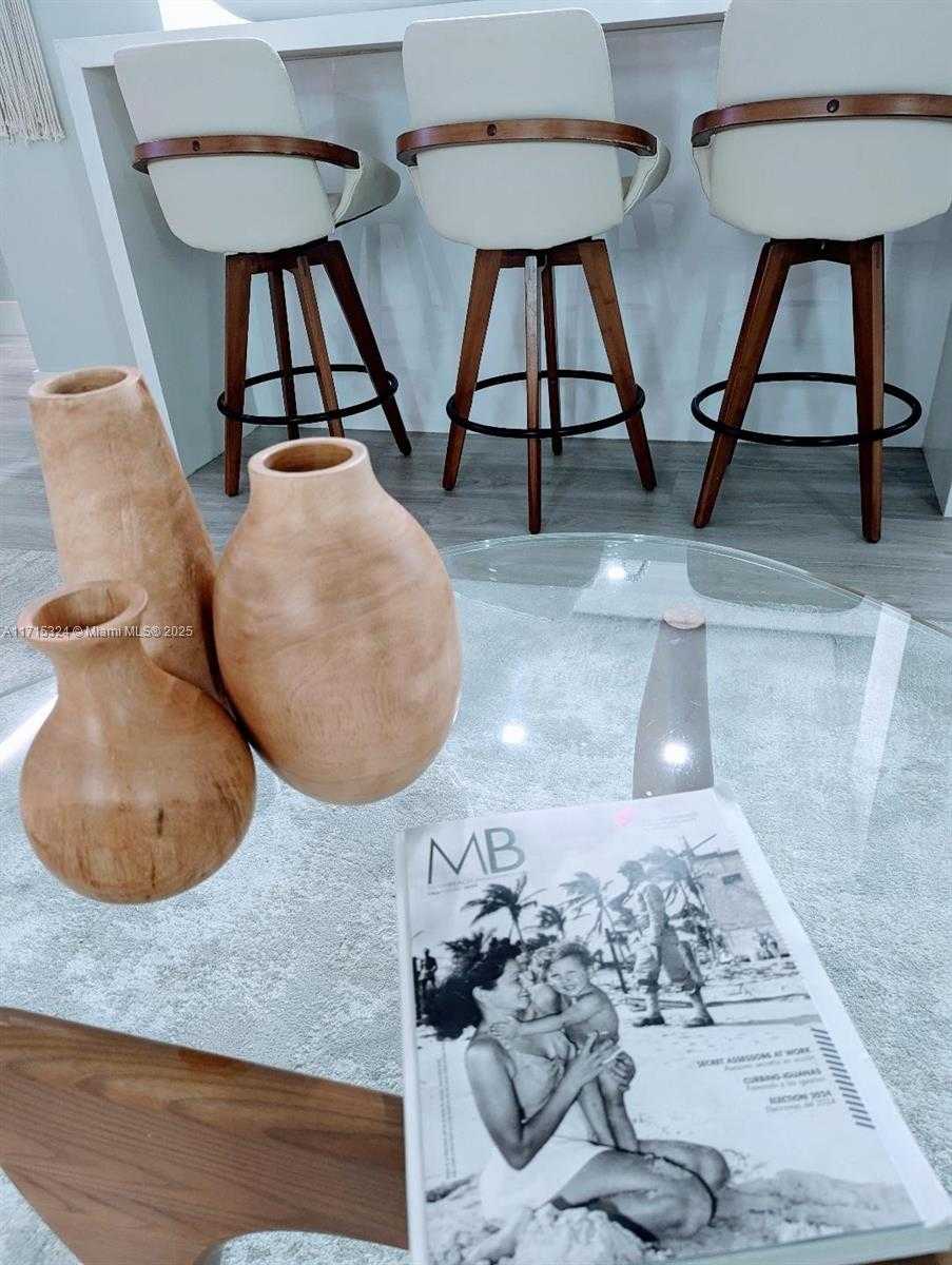 Small Image of 2655 COLLINS AVE #802, Miami Beach Number 6