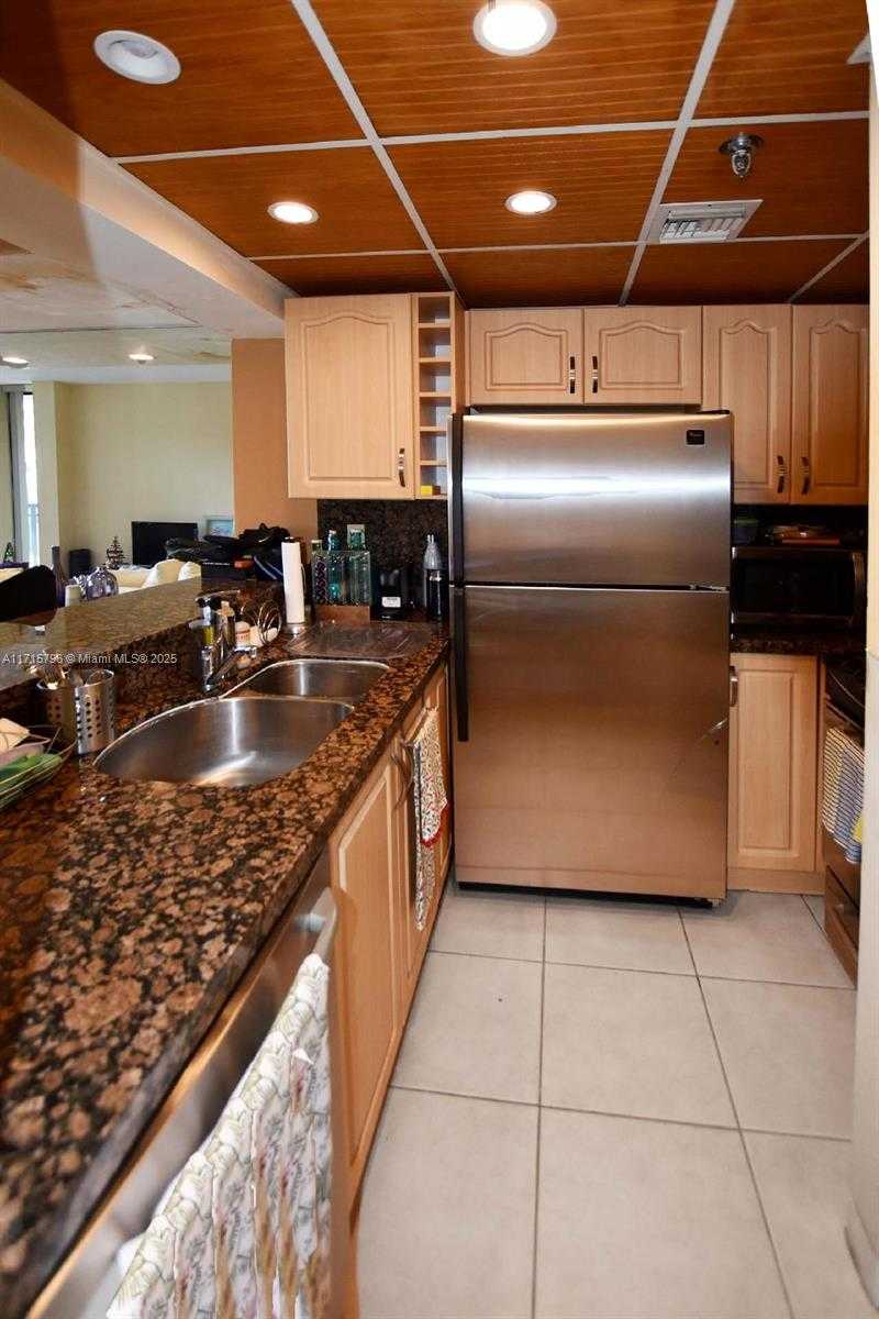 Small Image of 540 BRICKELL KEY DR #404, Miami Number 12