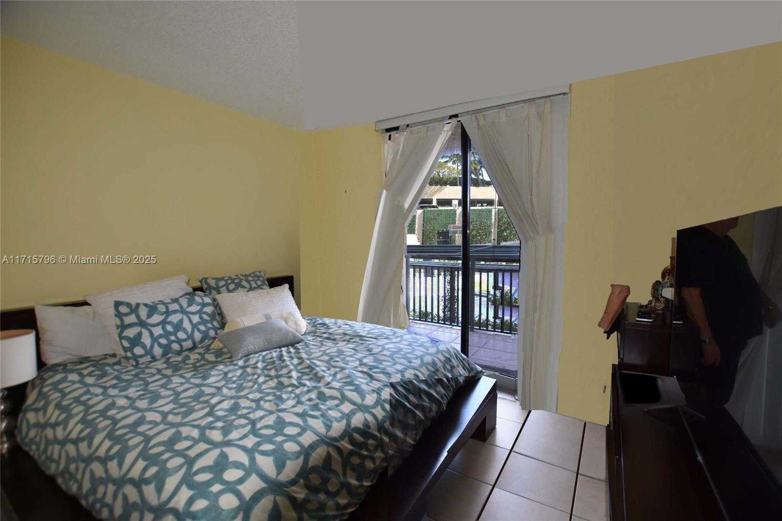Small Image of 540 BRICKELL KEY DR #404, Miami Number 14