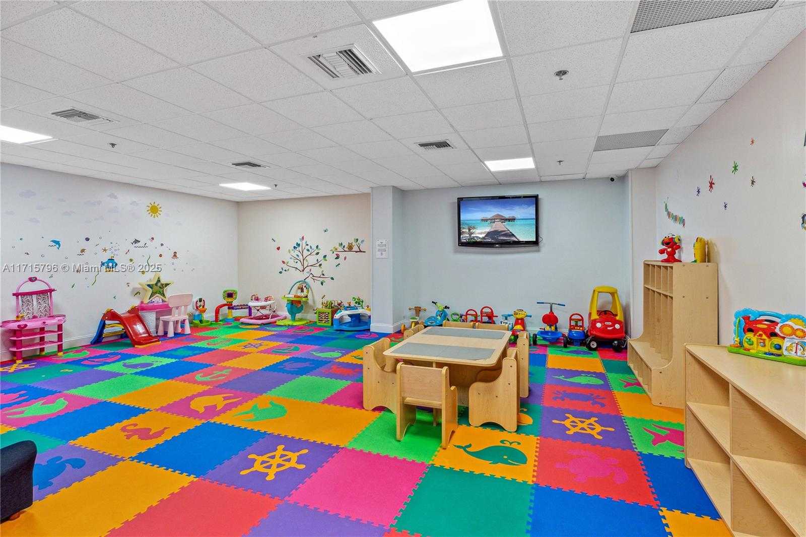 Small Image of 540 BRICKELL KEY DR #404, Miami Number 25