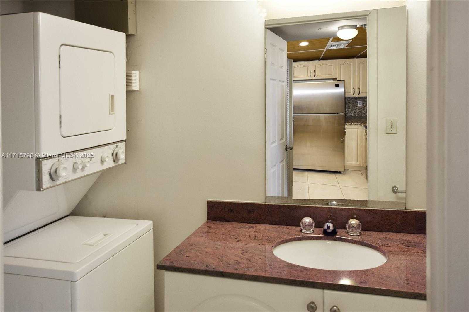 Small Image of 540 BRICKELL KEY DR #404, Miami Number 32