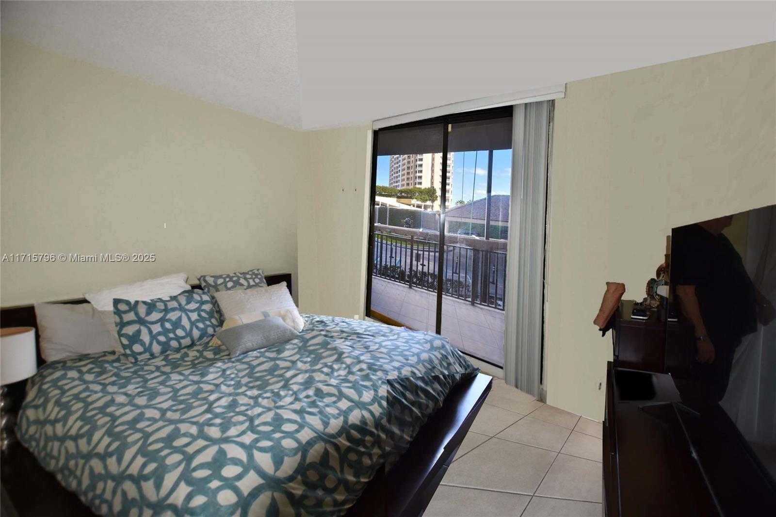 Small Image of 540 BRICKELL KEY DR #404, Miami Number 35