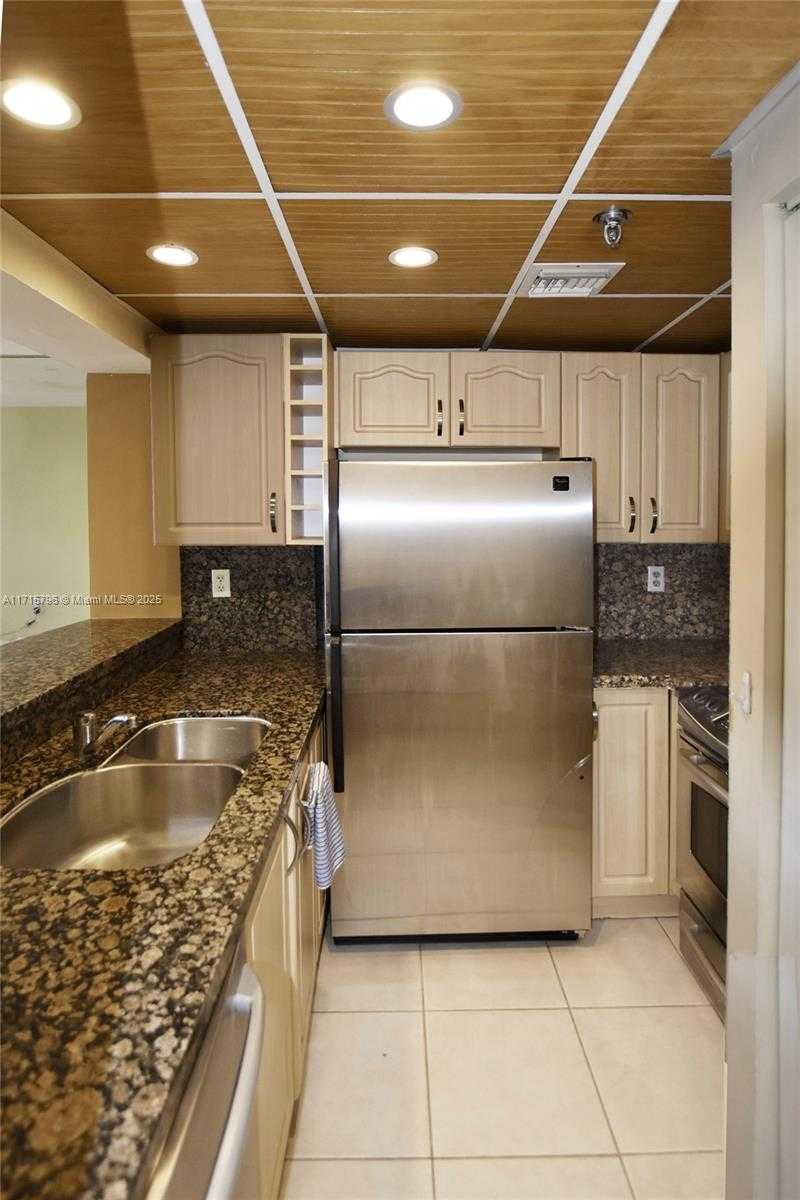 Small Image of 540 BRICKELL KEY DR #404, Miami Number 37