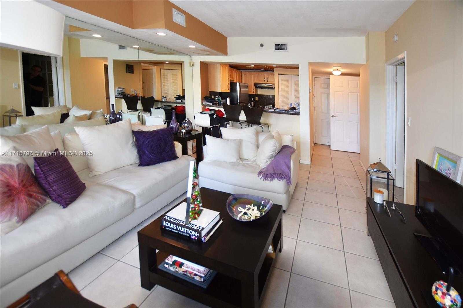 Small Image of 540 BRICKELL KEY DR #404, Miami Number 6