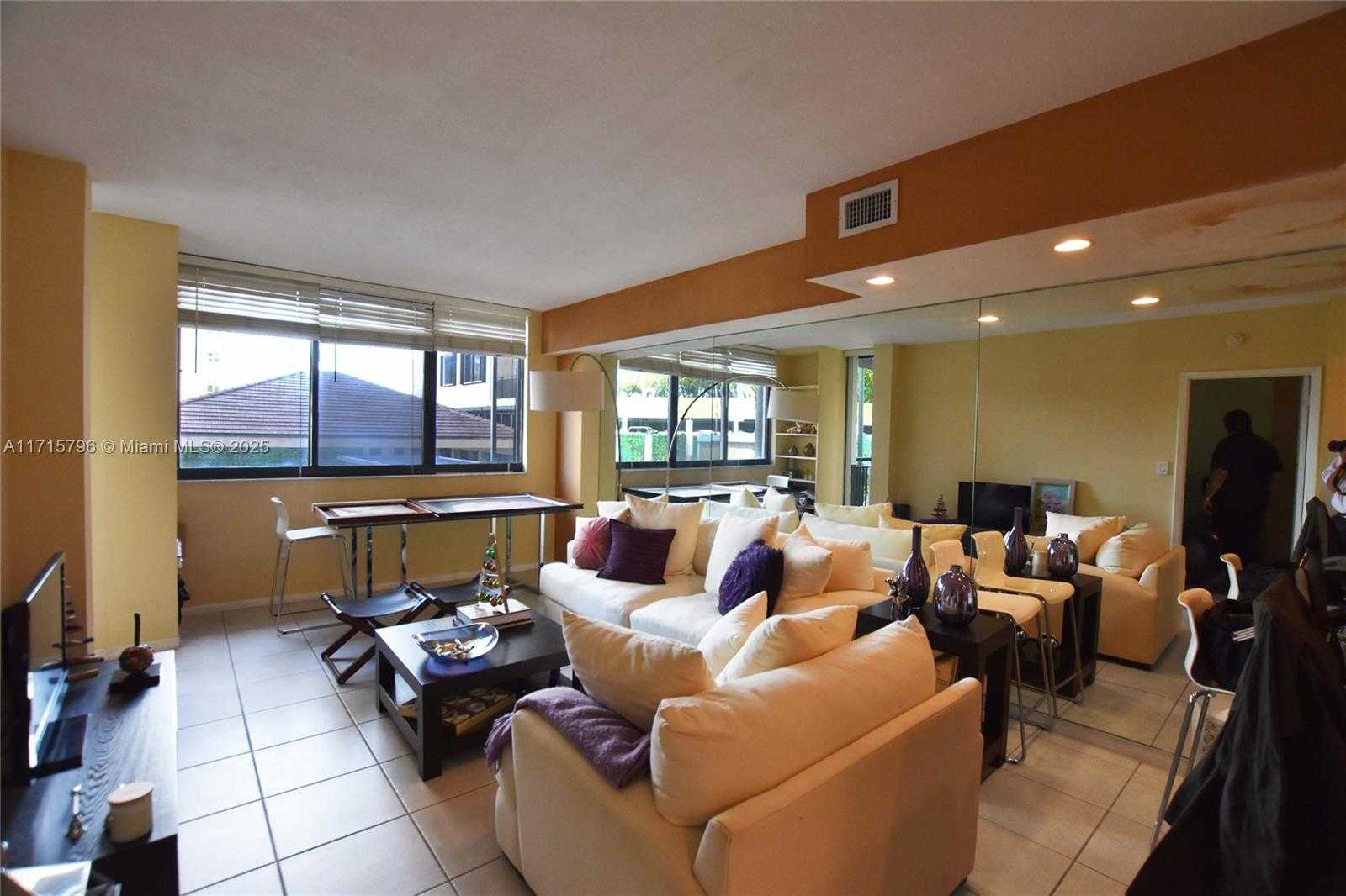 Small Image of 540 BRICKELL KEY DR #404, Miami Number 8