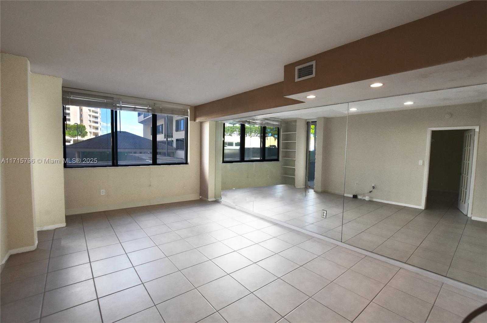 Small Image of 540 BRICKELL KEY DR #404, Miami Number 9