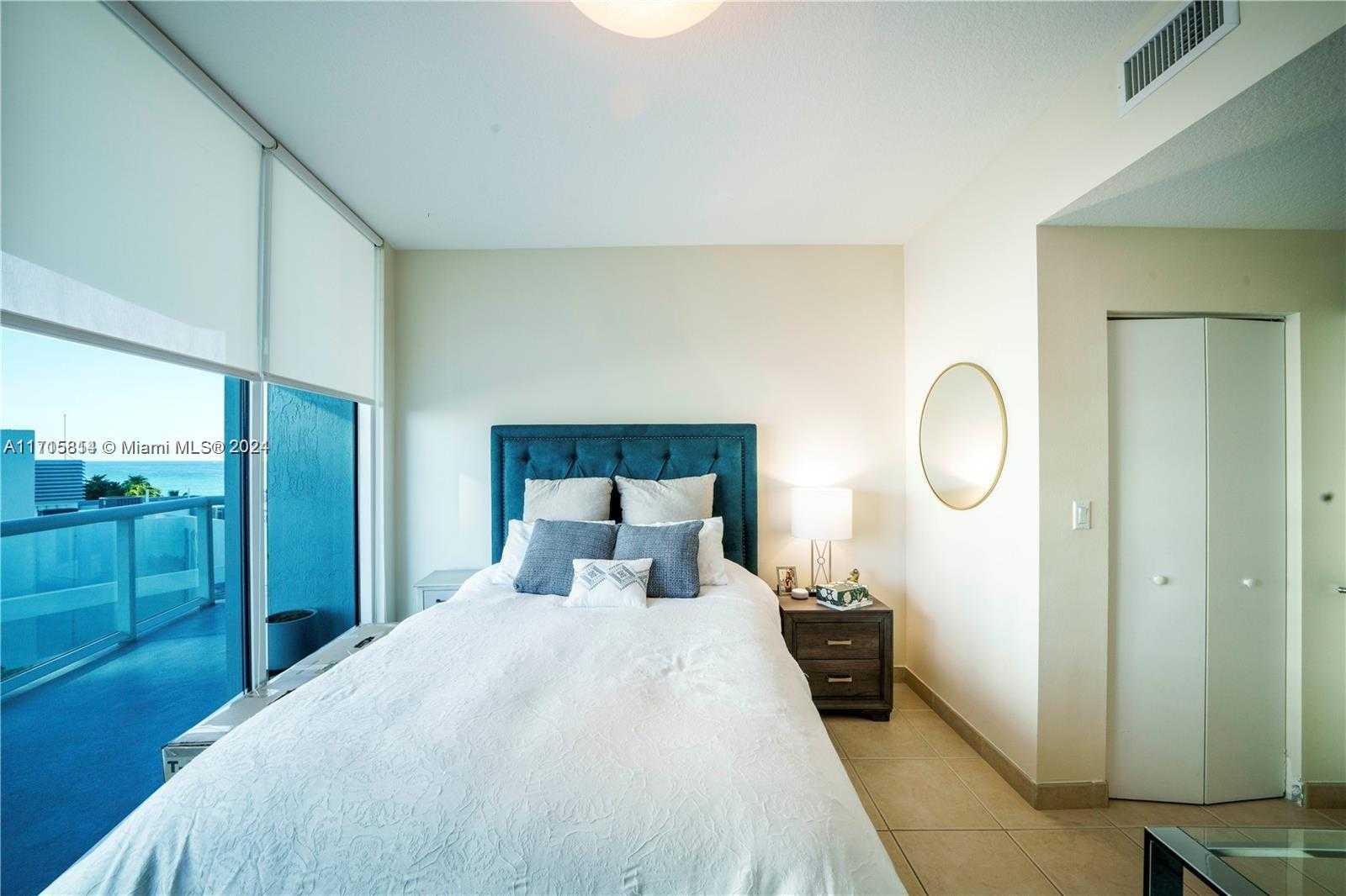 Small Image of 6515 COLLINS AVE #702, Miami Beach Number 16