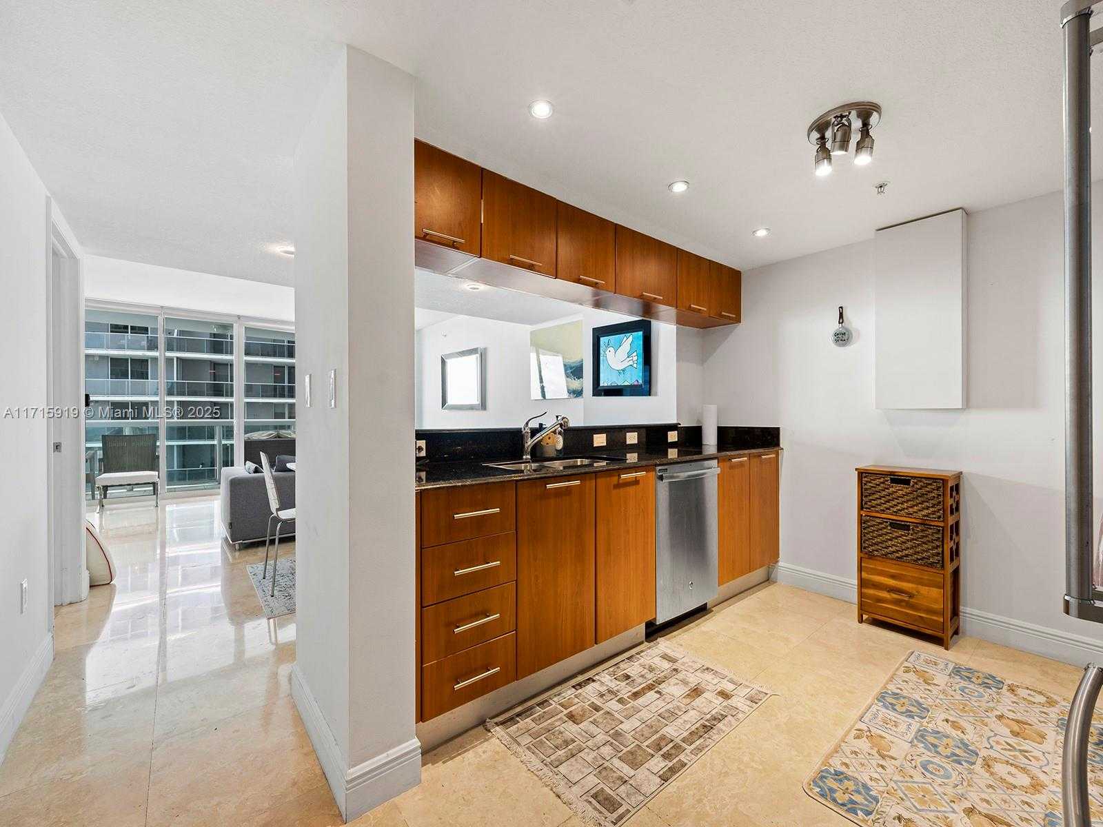 Small Image of 1800 NORTH BAYSHORE DR #2211, Miami Number 11