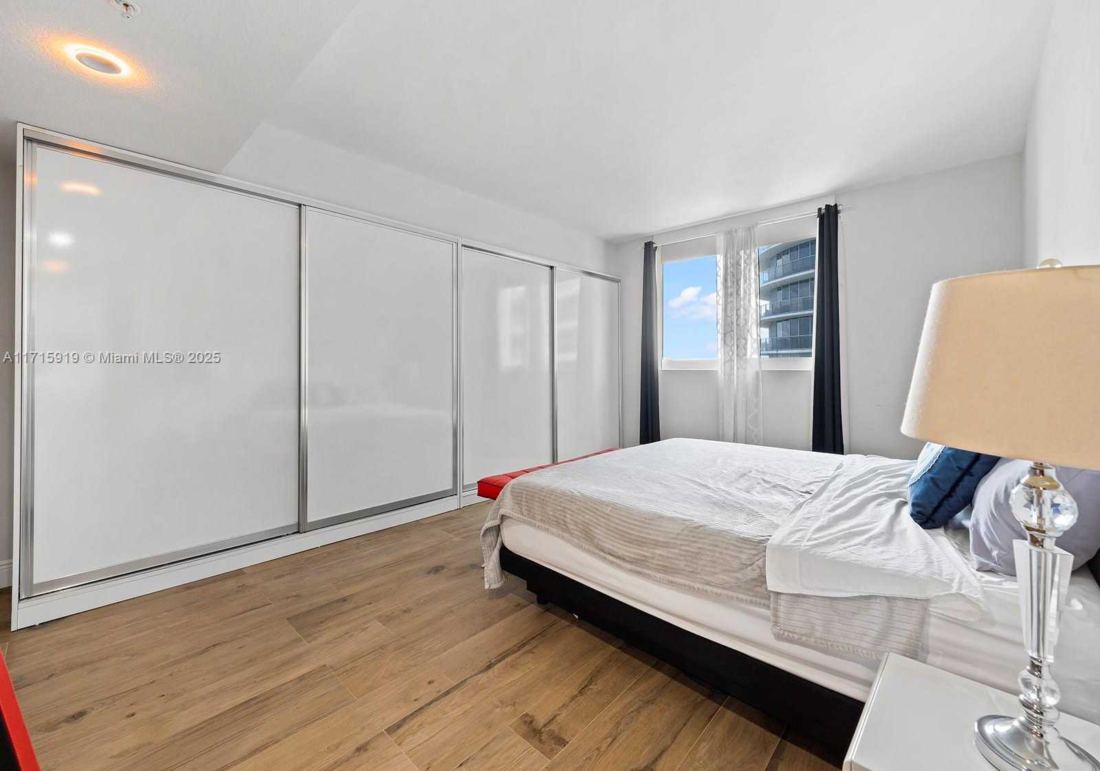 Small Image of 1800 NORTH BAYSHORE DR #2211, Miami Number 13