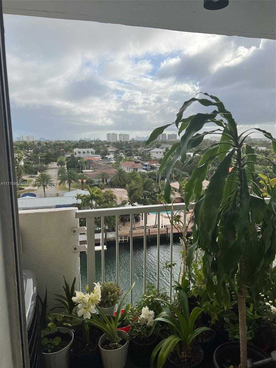 Small Image of 2000 NORTH EAST 135TH ST #707, North Miami Number 16
