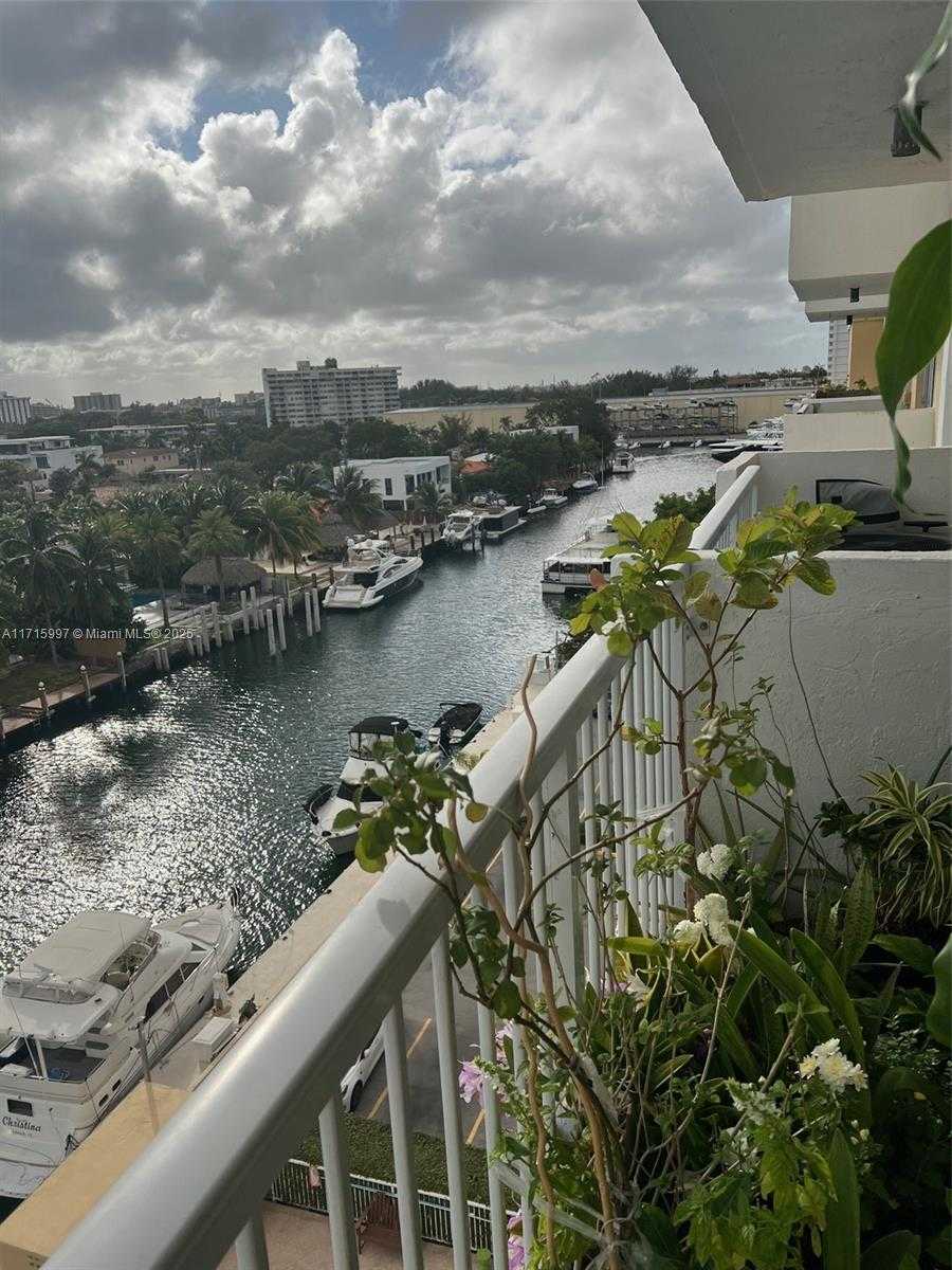 Small Image of 2000 NORTH EAST 135TH ST #707, North Miami Number 17