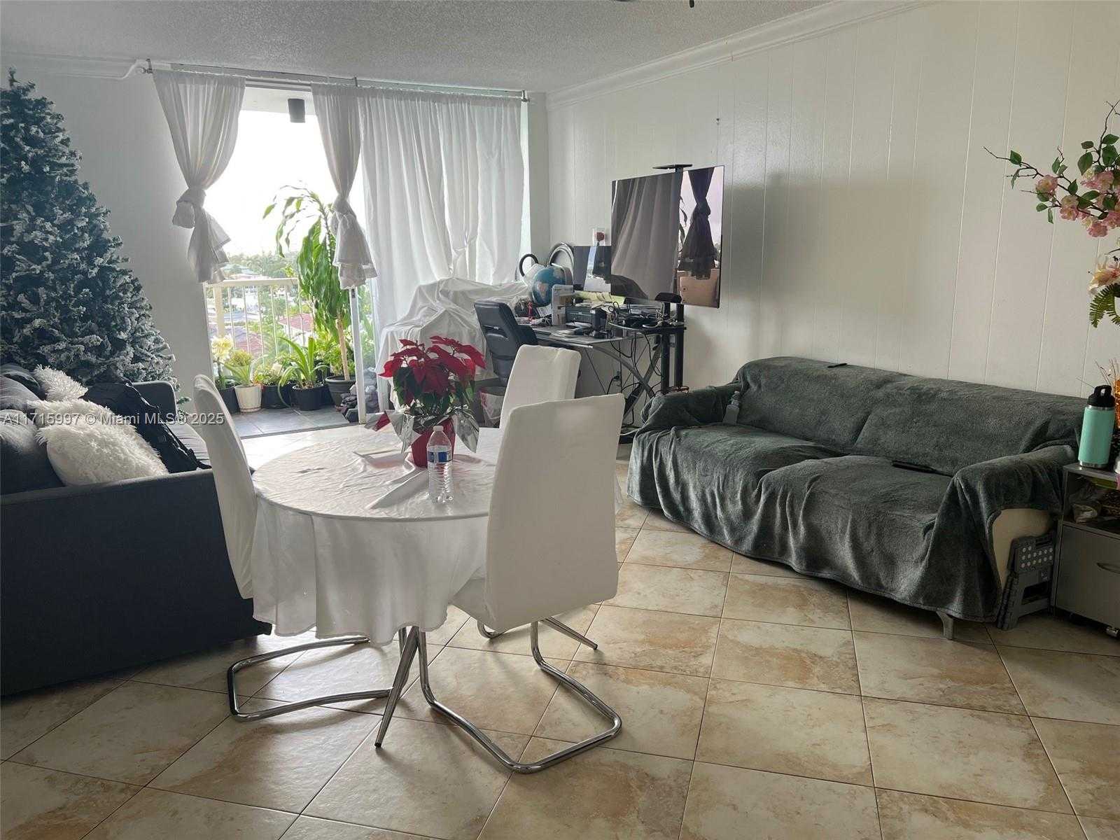 Small Image of 2000 NORTH EAST 135TH ST #707, North Miami Number 3