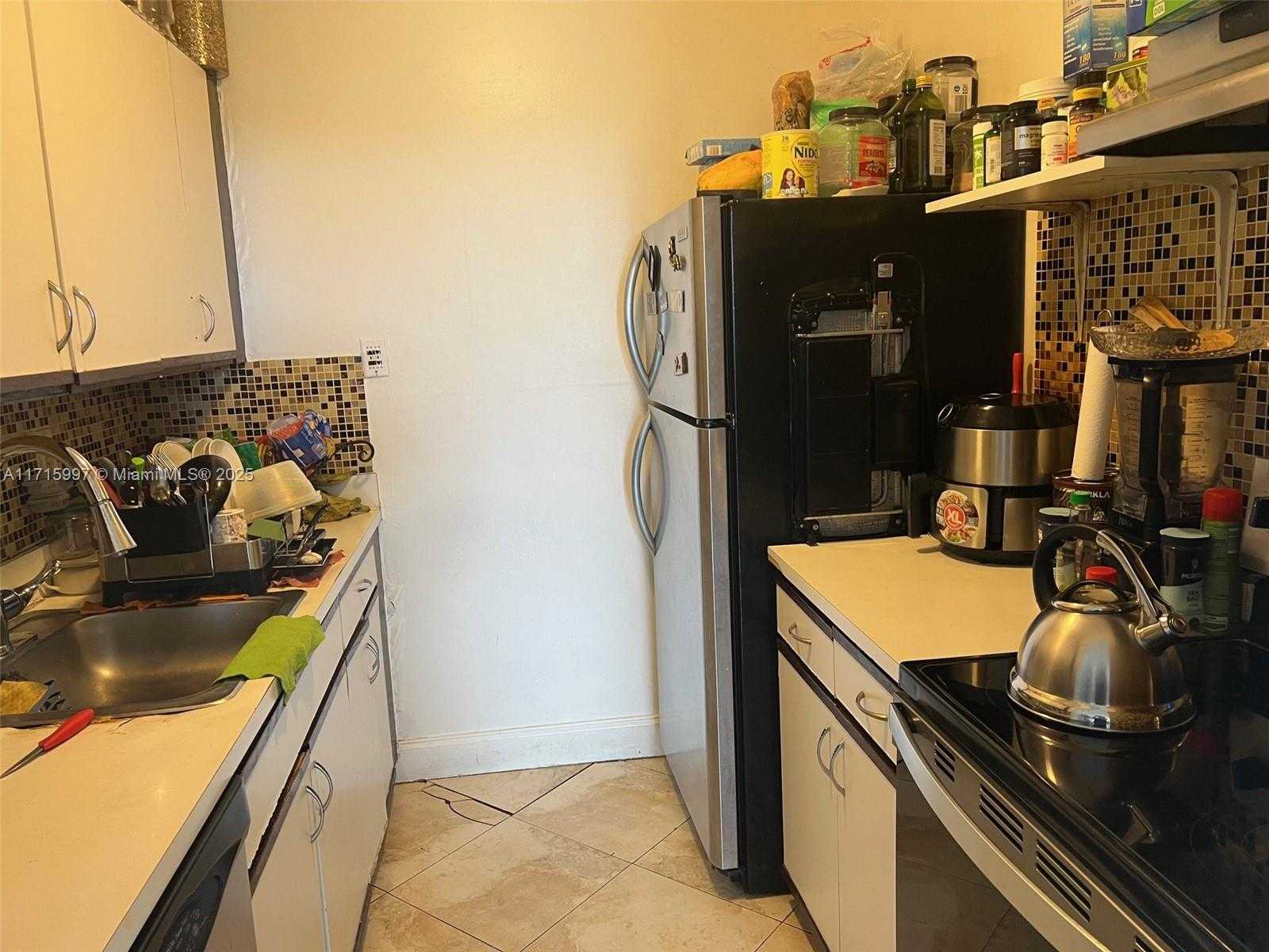 Small Image of 2000 NORTH EAST 135TH ST #707, North Miami Number 4
