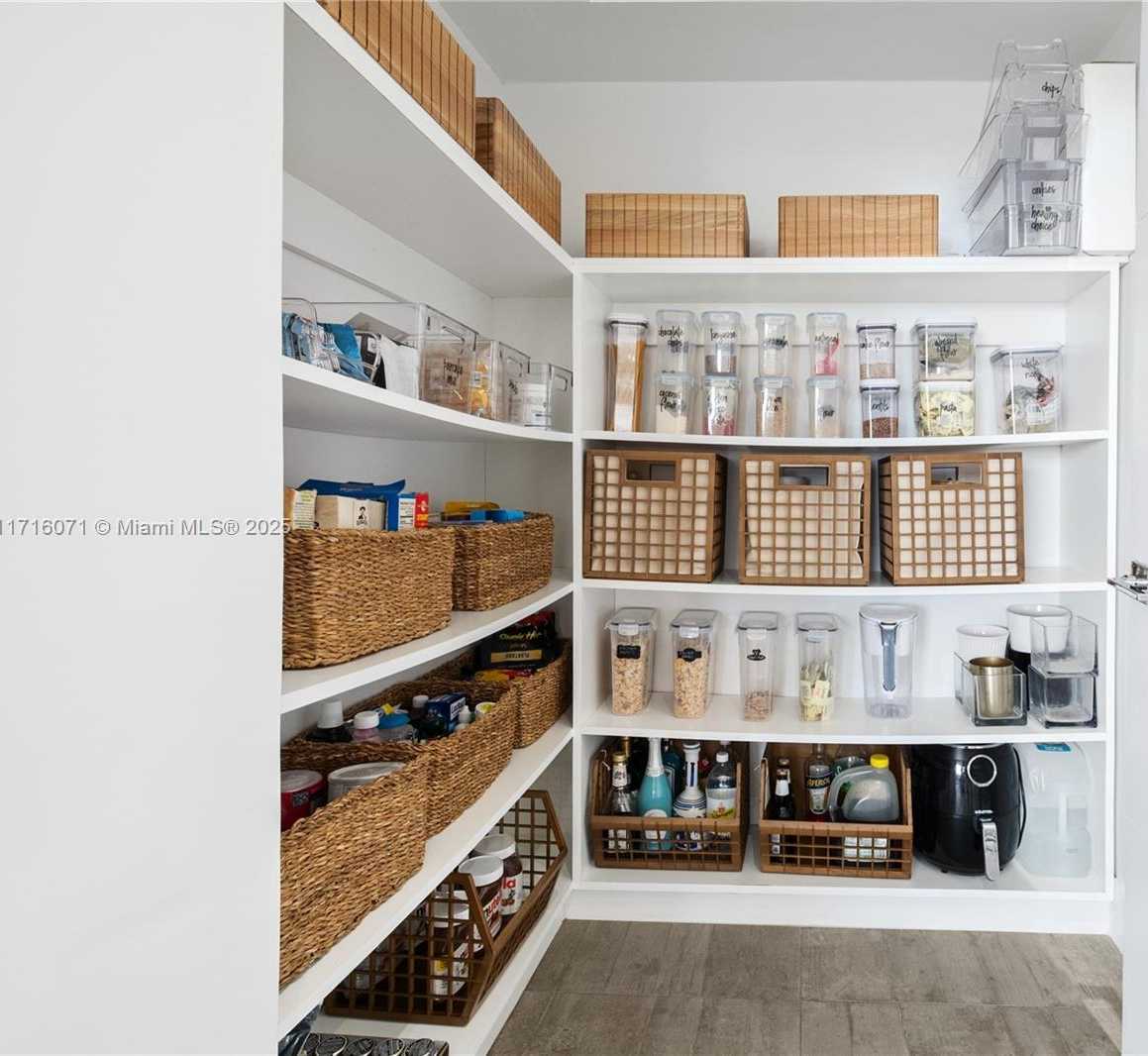 Small Image of 20281 EAST COUNTRY CLUB DR #808, Aventura Number 20