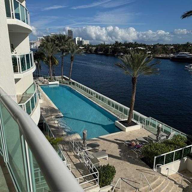 Small Image of 20201 EAST COUNTRY CLUB DR #409, Aventura Number 2