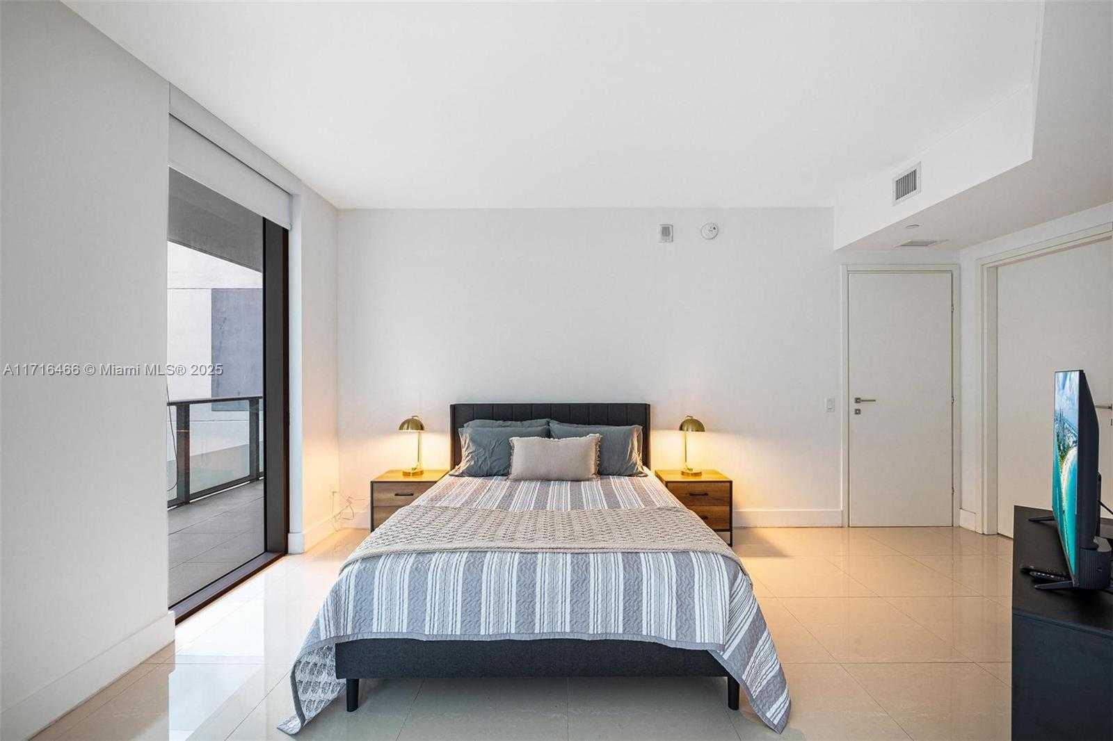 Small Image of 1300 BRICKELL BAY DR #700, Miami Number 10