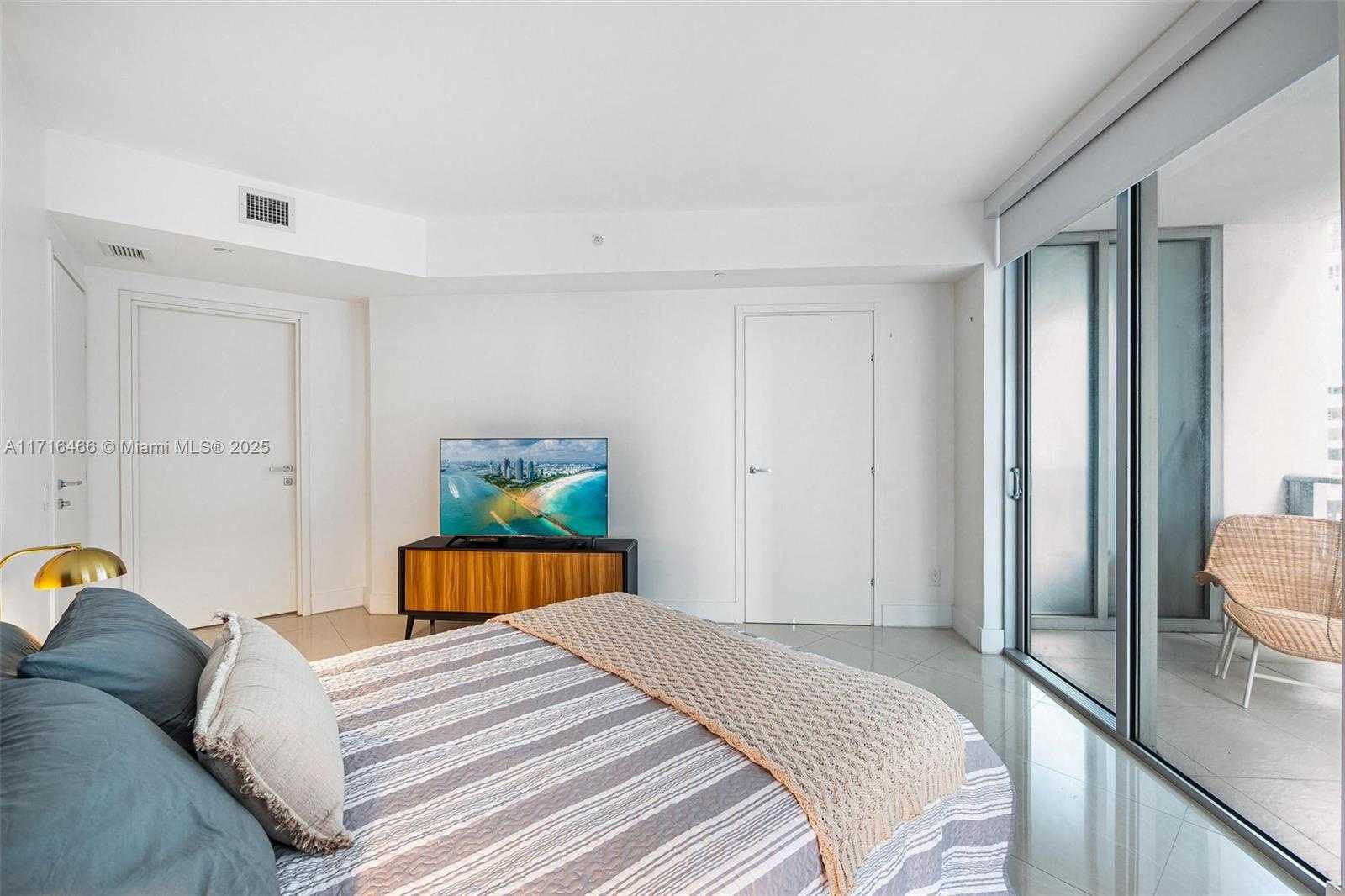 Small Image of 1300 BRICKELL BAY DR #700, Miami Number 11