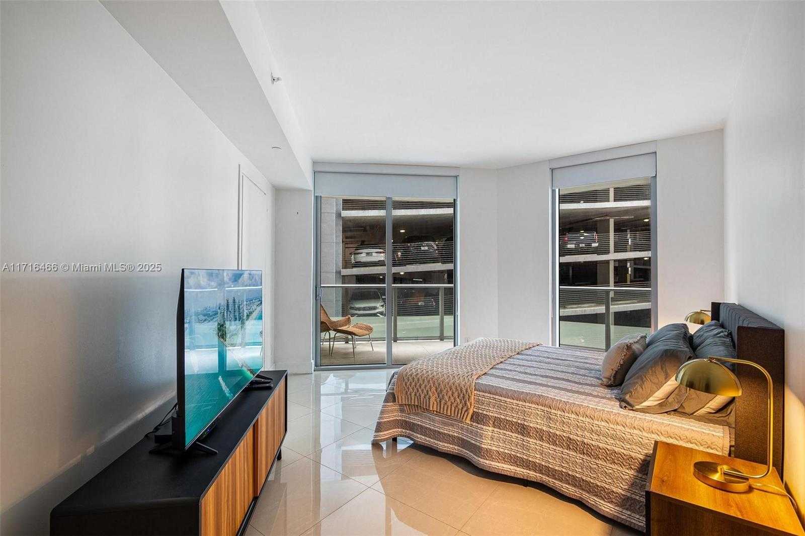 Small Image of 1300 BRICKELL BAY DR #700, Miami Number 12