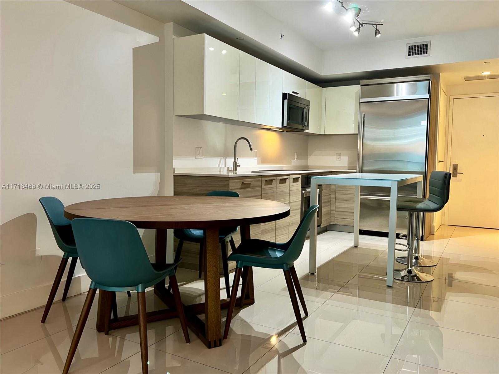 Small Image of 1300 BRICKELL BAY DR #700, Miami Number 20