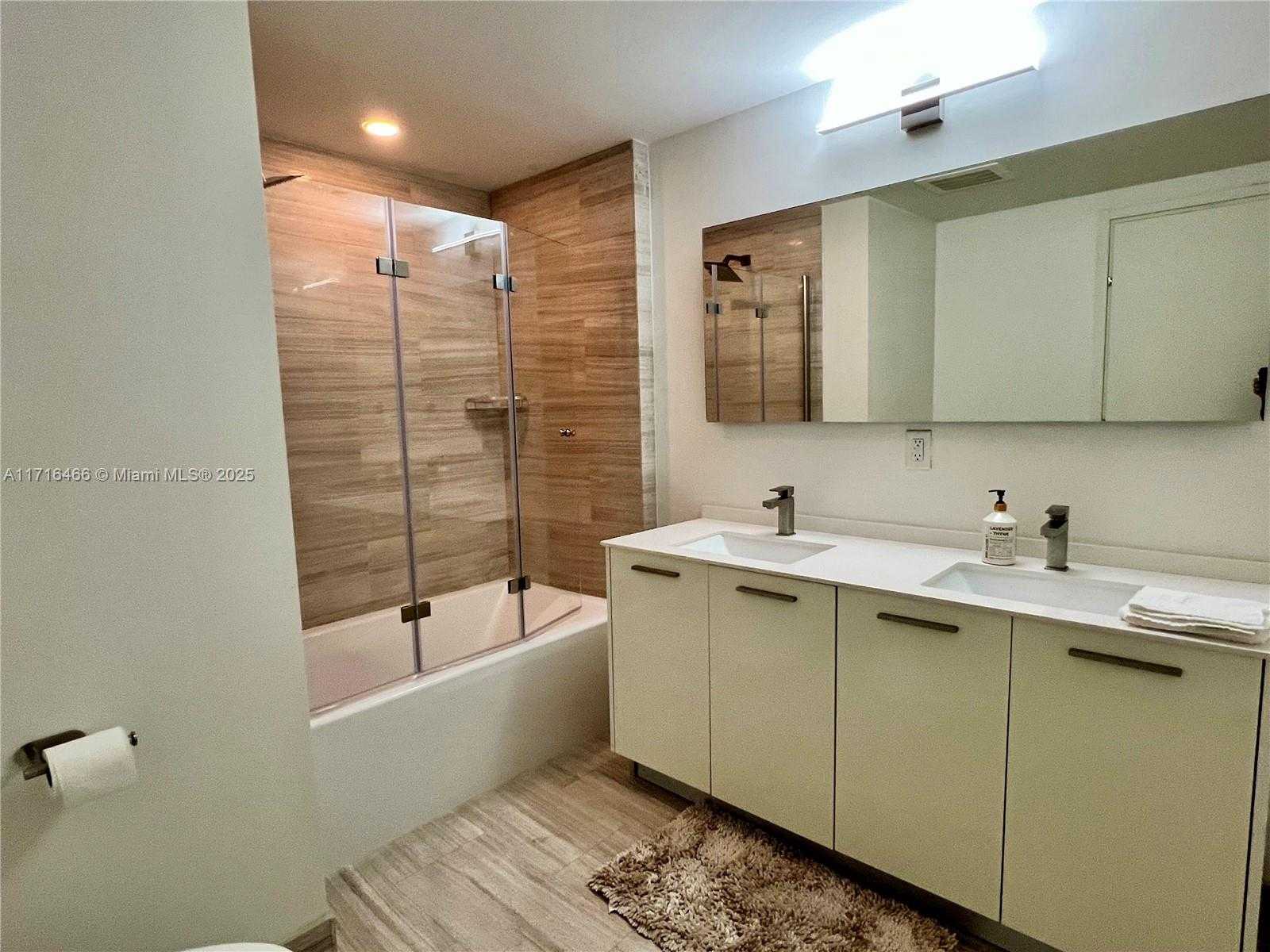 Small Image of 1300 BRICKELL BAY DR #700, Miami Number 25
