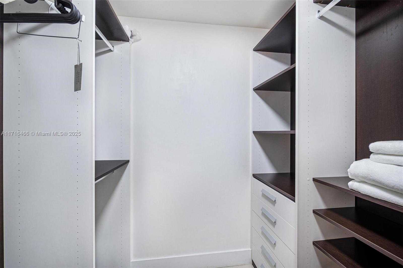 Small Image of 1300 BRICKELL BAY DR #700, Miami Number 27