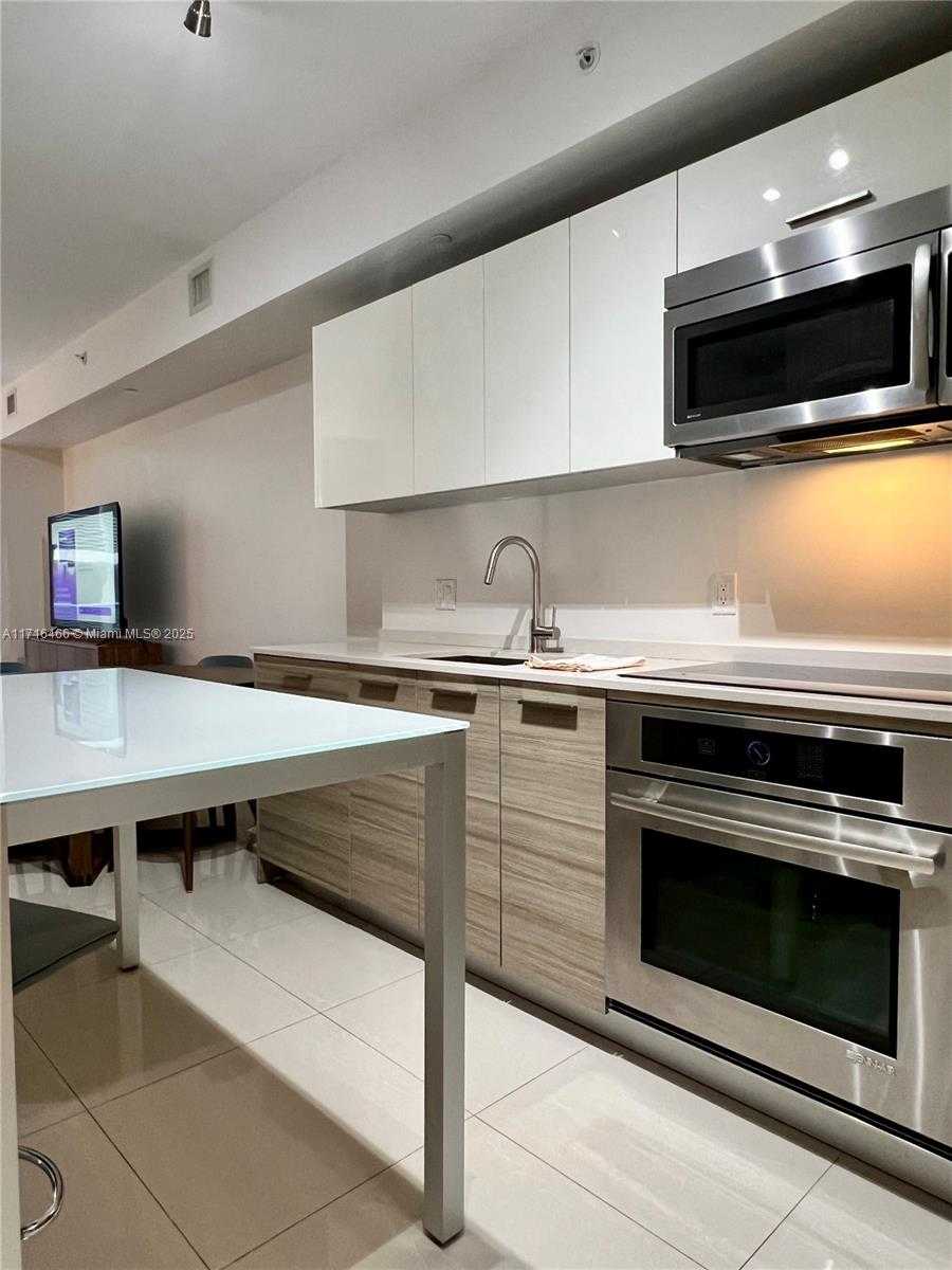 Small Image of 1300 BRICKELL BAY DR #700, Miami Number 28
