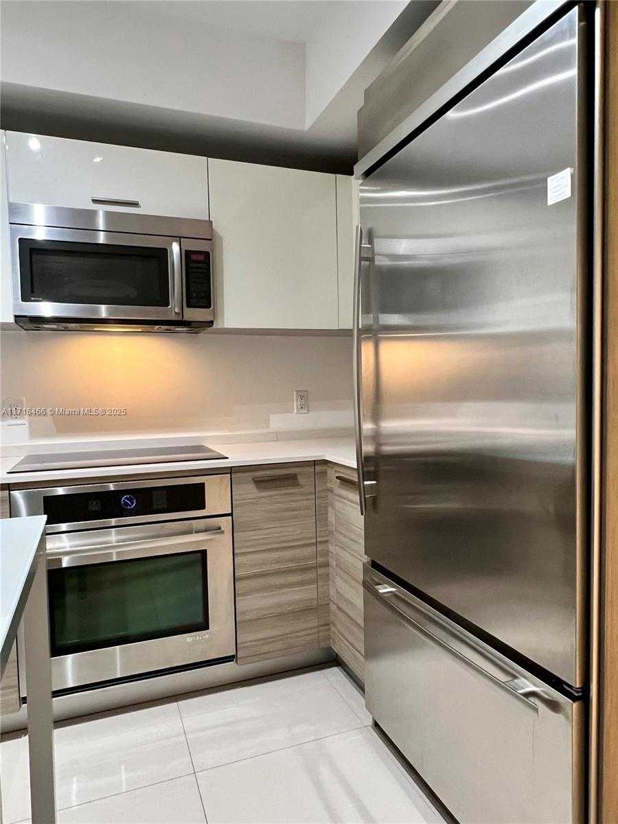 Small Image of 1300 BRICKELL BAY DR #700, Miami Number 30